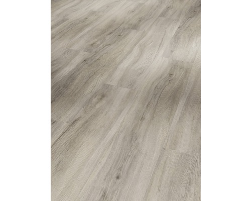 Dřevěná podlahová krytina v interiéru