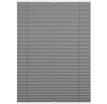 Šedá skládaná roleta do oken pro regulaci světla a dekoraci.
