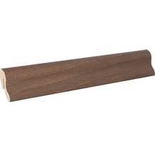 Podlahová lišta z dřevěného materiálu