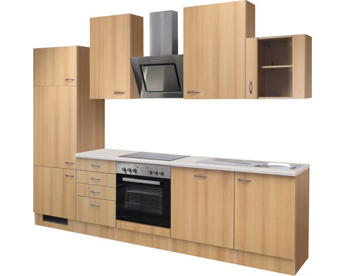 Kuchyňská linka se závěsnými skříňkami, digestoří, sporákem a dřezem