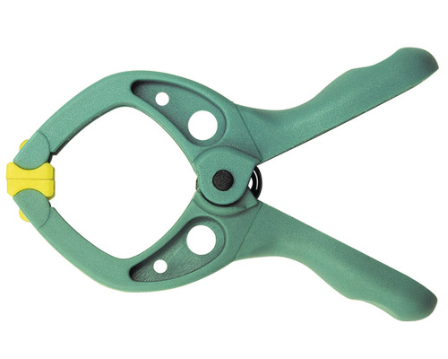 Pružinová svěrka z plastu