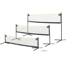 Tři badmintonové sítě v různých výškách se stativem a logem EXIT.