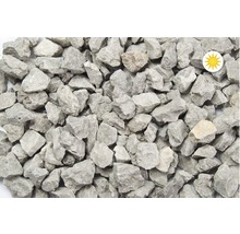 Šedý drcený kámen jako volně ložený materiál