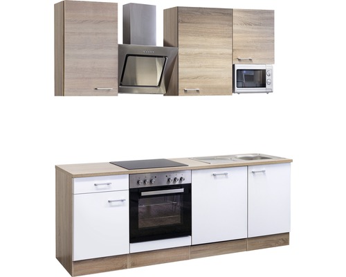 Kompletní kuchyňská linka se závěsnými skříňkami, digestoří, sporákem, dřezem a mikrovlnnou troubou.