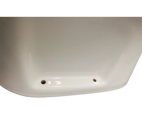 Detailní pohled na keramické umyvadlo s montážními otvory.