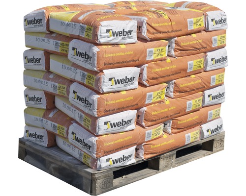Paleta s pytli Weber vnitřní omítky, každý po 25 kilogramech