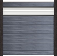 Plot s horizontálními lamelami a světelným prvkem