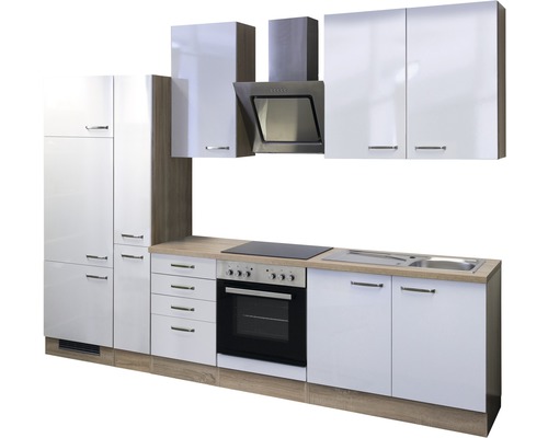 Vestavěná kuchyně s vysokými skříněmi, digestoří, varnou deskou, troubou a dřezem