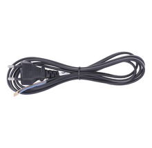Černý napájecí kabel se zástrčkou