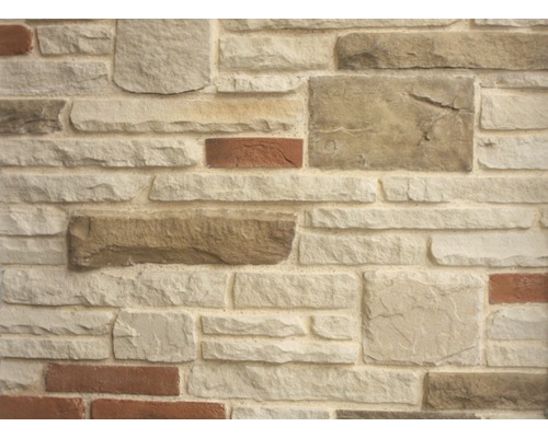 Zdivo s přírodními kameny různých velikostí