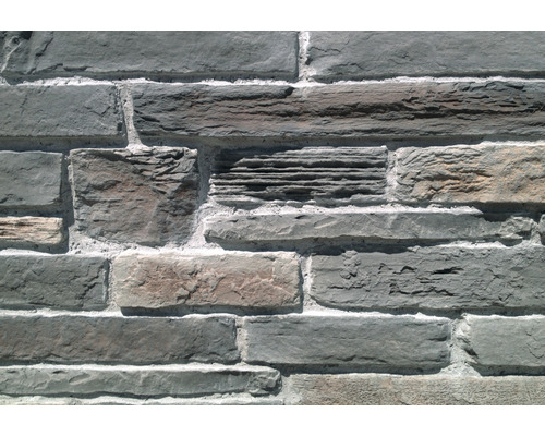 Zděná stěna z přírodního kamene v různých velikostech