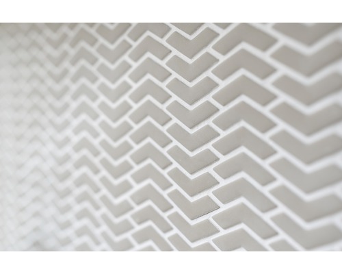 Detailní pohled na obklady ve tvaru šipek pro dekoraci stěn