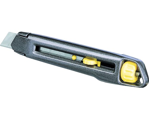 Nůž na koberce s čepelí