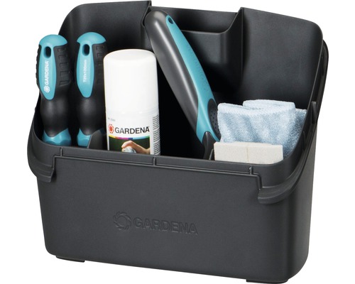 Přenosný koš na zahradní nářadí se zahradním nářadím, sprejem, zahradnickými nůžkami a čisticími ubrousky