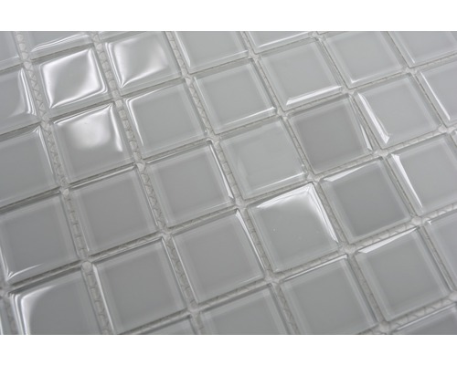 Skleněná mozaiková dlaždice s čtvercovými prvky