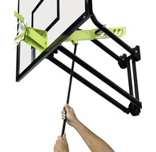 Detail basketbalového koše s nastavením výšky.