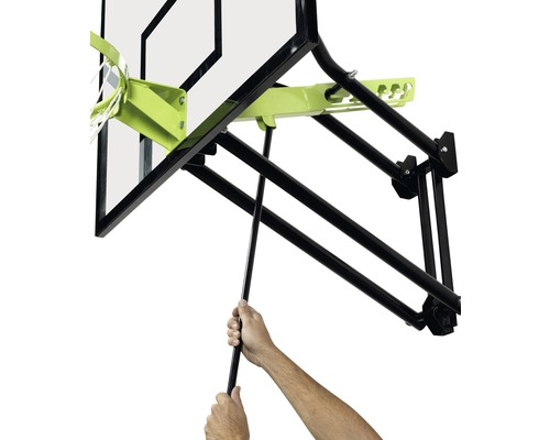 Detail basketbalového koše s nastavením výšky.