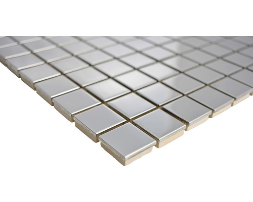 Čtvercové mozaikové dlaždice z kovu