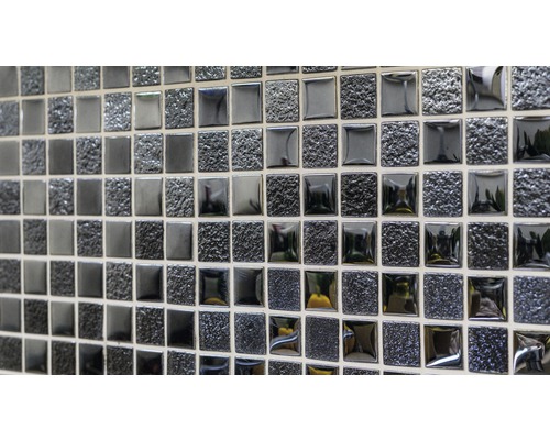 Čtvercové mozaikové dlaždice s hladkým a strukturovaným povrchem