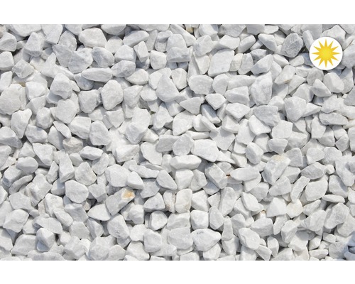 Detailní záběr bílých okrasných oblázků