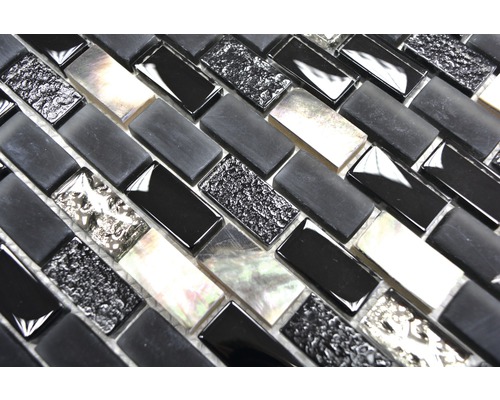 Mozaiková dlaždice ze skla, kamene a perleti v horizontálním formátu