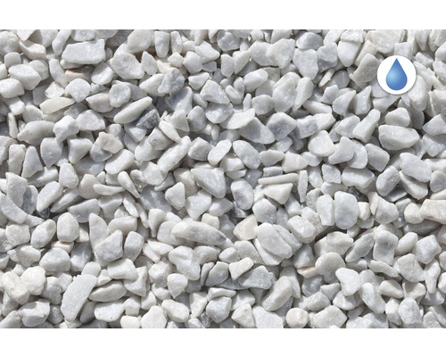 Detailní záběr bílého okrasného štěrku