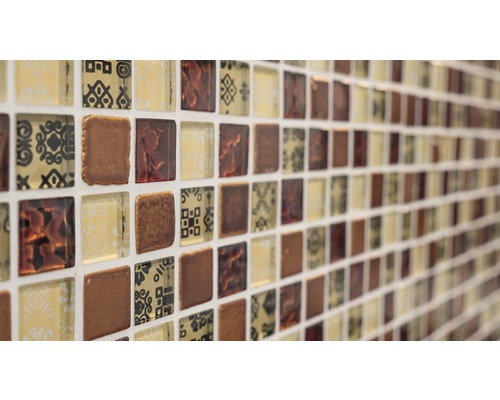 Detail nástěnné dlaždice se čtvercovým mozaikovým vzorem