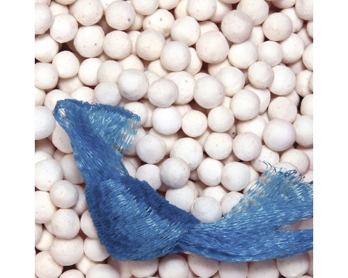 Katalyzátorové kuličky s modrou sítí