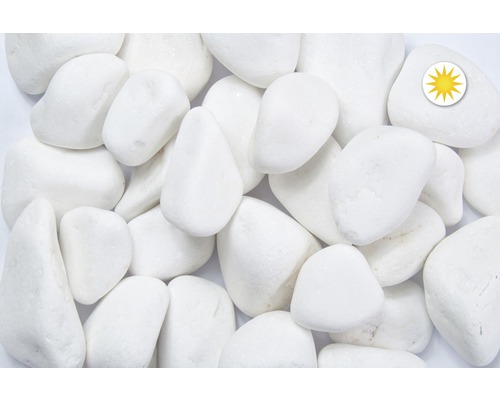 Mnoho bílých okrasných oblázků