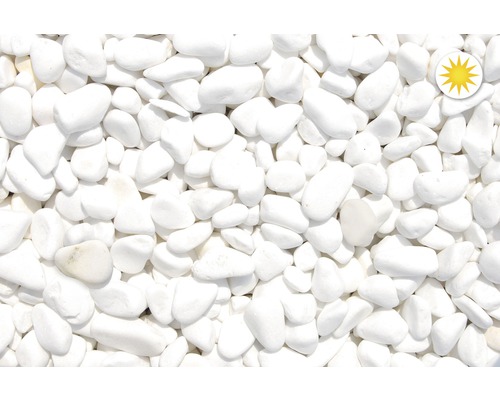 Bílé okrasné oblázky jako pozadí