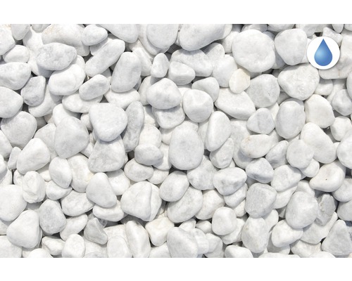 Bílé okrasné oblázky jako sypký materiál