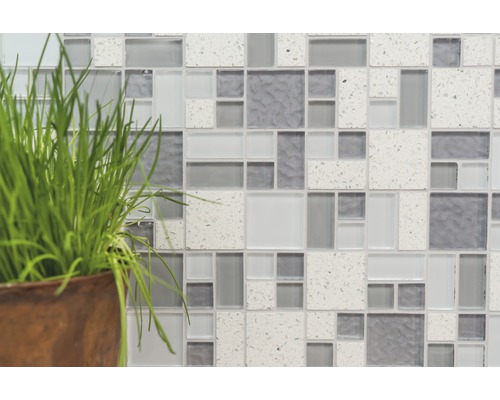 Mozaiková stěna s rostlinou