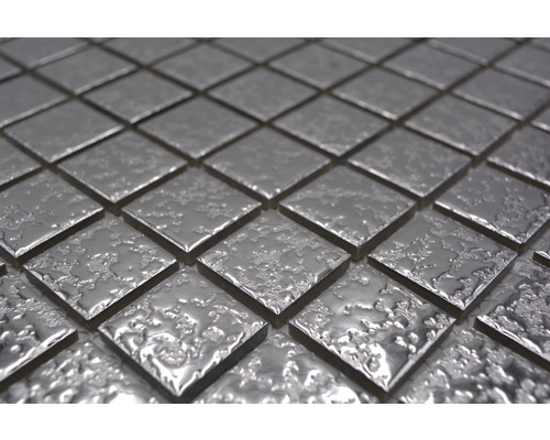 Čtvercové mozaikové dlaždice z kovu