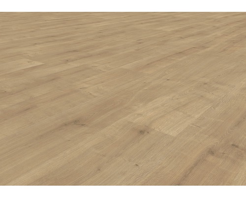 Položená laminátová podlaha se vzhledem dřeva