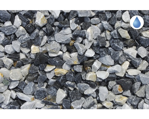 Detailní záběr ozdobné štěpky se symbolem propustnosti vody