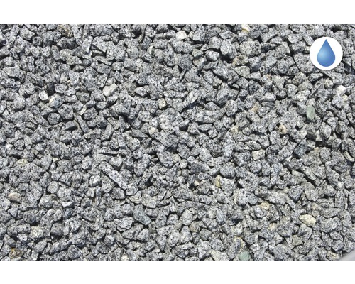 Detailní záběr okrasné drti se symbolem propustnosti vody