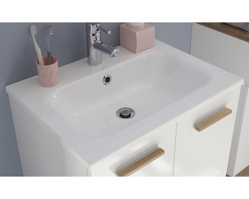 Skříňka pod umyvadlo s bílým umyvadlem, baterií a odkládací plochou