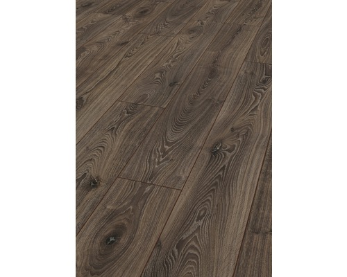 Pokládka laminátové podlahy s dřevěným vzhledem