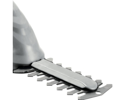 Detailní záběr nože nůžek na živý plot