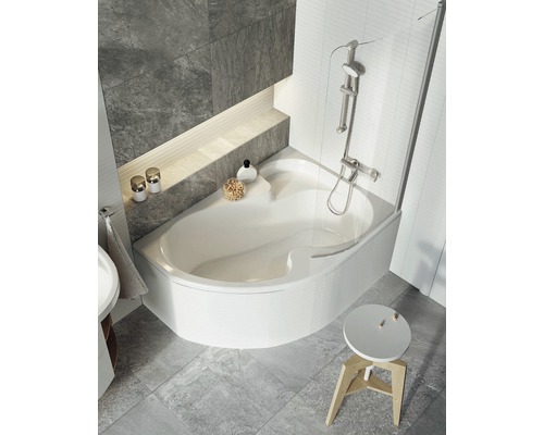 Koupelna s vanou včetně sprchové zástěny, sprchové baterie a stoličky