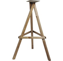 Dřevěný stojan se třemi nohami a čtvercovou odkládací plochou.