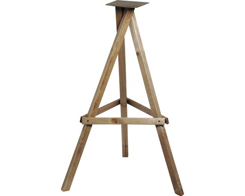 Dřevěný stojan se třemi nohami a čtvercovou odkládací plochou.