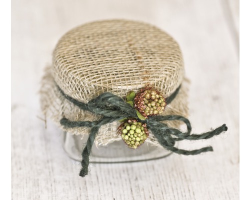 Zavařovací sklenice zdobená jutovou látkou a mašlí