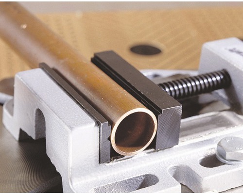 Trubka upnutá ve svěráku