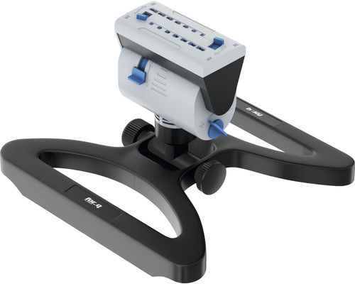 Obdélníkový zavlažovač na černém stojanu