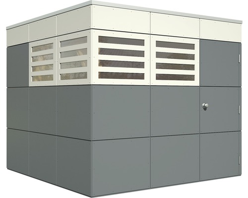 Šedá a krémová budova s dveřmi a větracími mřížkami.