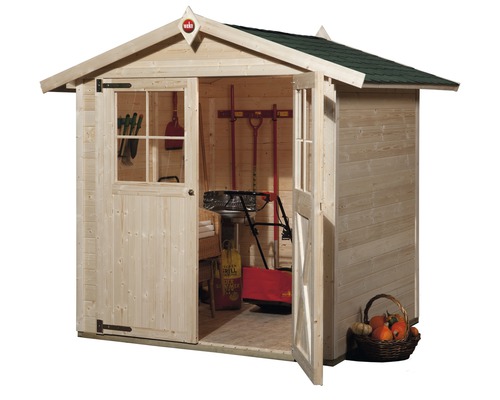 Dřevěný zahradní domek s otevřenými dveřmi a zahradním nářadím