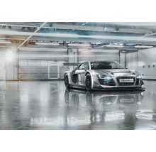 Závodní vůz Audi R8 LMS Ultra v garáži
