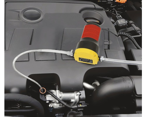 Odsávací čerpadlo oleje používané na motoru.