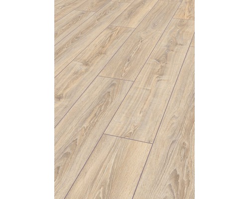 Položená laminátová podlaha s dřevěnou strukturou